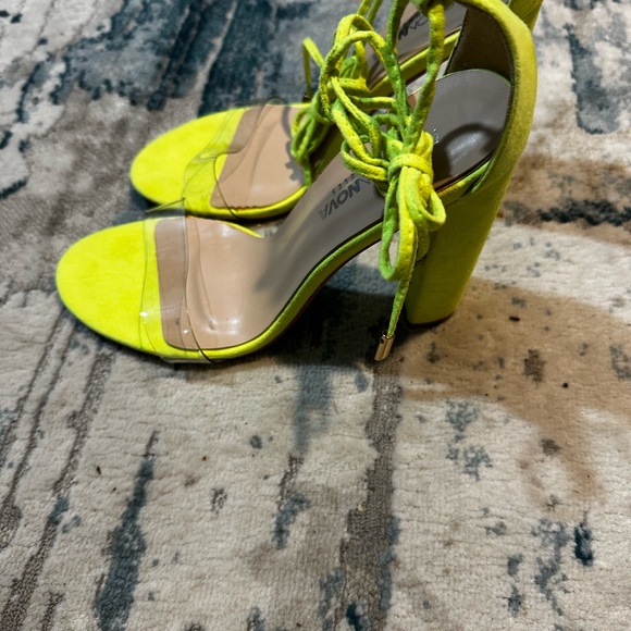 Fashion Nova Neon Yellow Heels Set lot - Picture 7 of 12